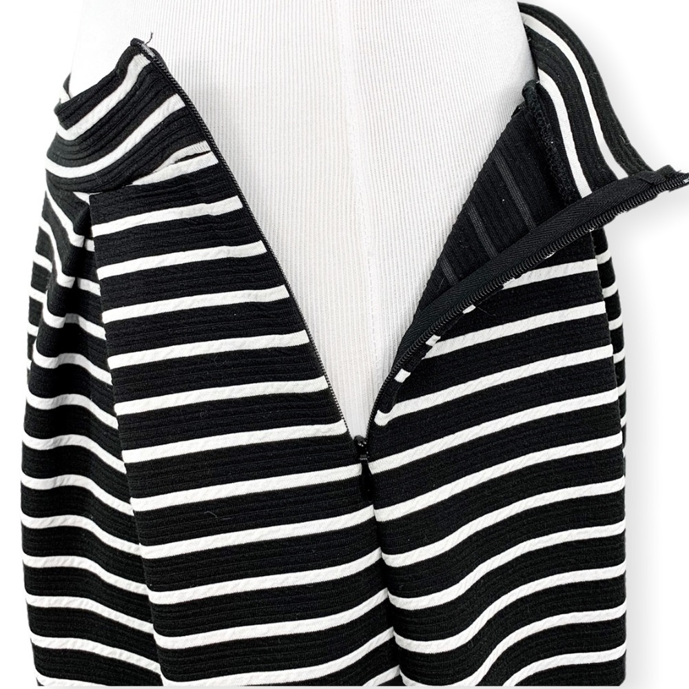 Romeo + Juliet Couture Blk White Stripe Knit Skirt - Picture 6 of 7